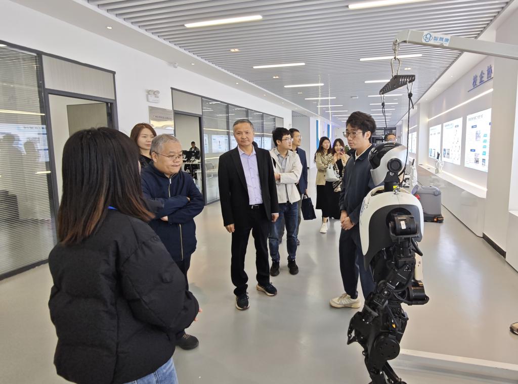 校協(xié)企攜手共話合作 產(chǎn)教融合賦能未來——廣東省科技企業(yè)孵化器協(xié)會(huì)來訪我校共探項(xiàng)目孵化新路徑